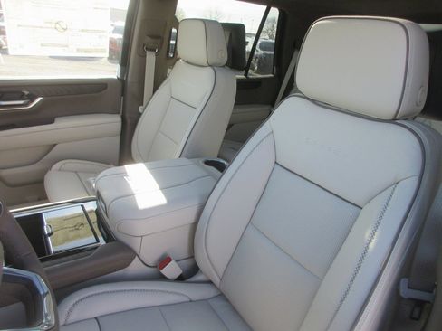 New 2026 GMC Yukon Denali w/ Denali Reserve Package image 12