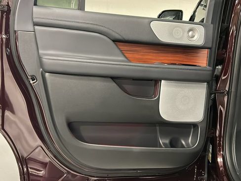 Used 2024 Lincoln Navigator L Reserve AWD/4WD image 23