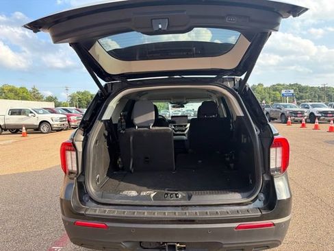Used 2025 Ford Explorer Active RWD image 26