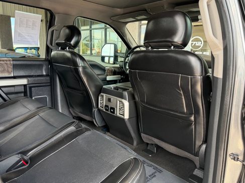 Used 2017 Ford F250 Lariat w/ Lariat Ultimate Package AWD/4WD image 32
