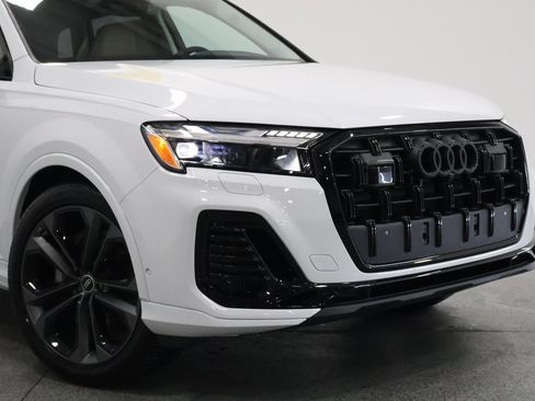 Used 2025 Audi Q7 3.0T Prestige image 3