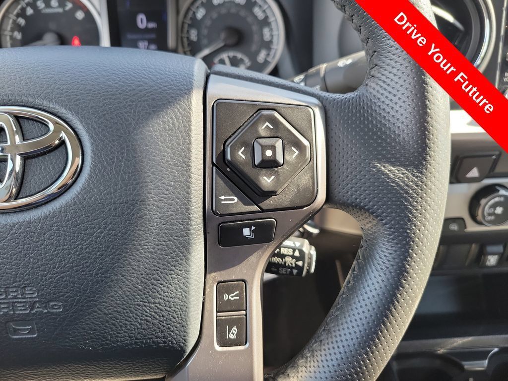 Used 2020 Toyota Tacoma SR5 RWD image 8