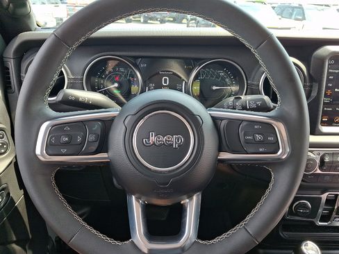 Used 2023 Jeep Wrangler Unlimited Sahara w/ Cold Weather Group AWD/4WD image 26