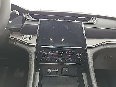 Used 2025 Jeep Grand Cherokee Limited 4xe image 8