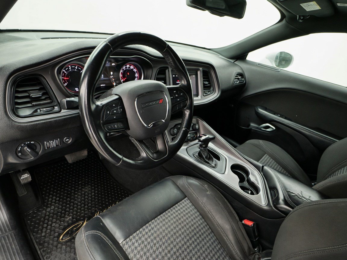 Used 2023 Dodge Challenger SXT RWD image 18