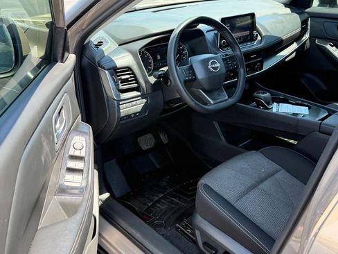 Certified 2025 Nissan Rogue SV FWD image 10