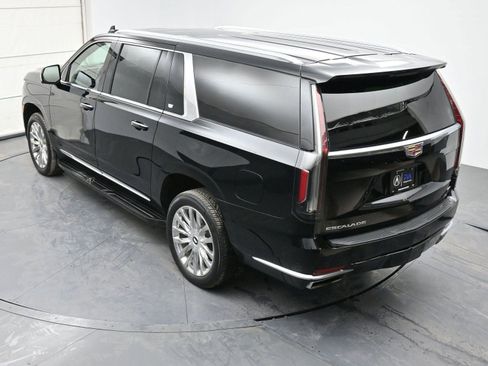 Used 2023 Cadillac Escalade ESV Premium Luxury image 13