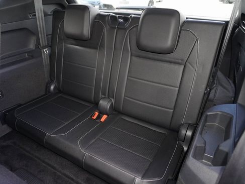 Used 2021 Volkswagen Tiguan SE R-Line image 10