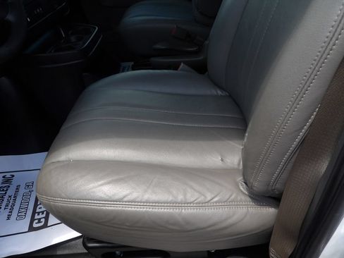 Used 2018 Chevrolet Express 2500 Extended RWD image 18