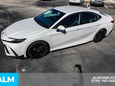 Used 2025 Toyota Camry SE image 17