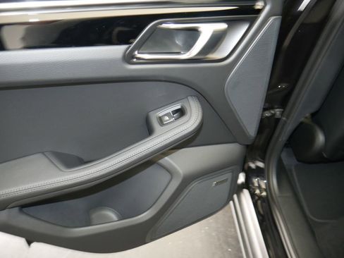 New 2026 Porsche Macan AWD/4WD image 20