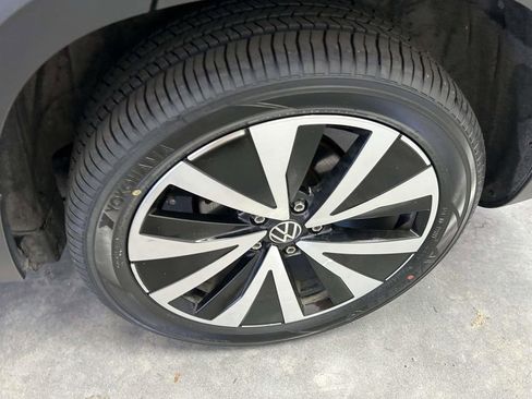 Used 2024 Volkswagen Taos SE FWD image 10