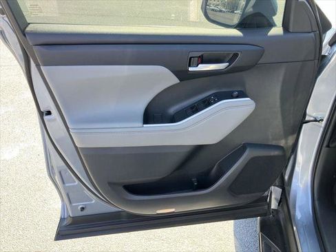 Certified 2023 Toyota Highlander XLE image 14