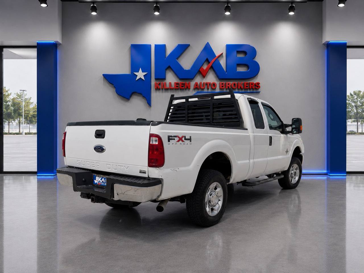 Used 2011 Ford F250 XLT w/ XLT Interior Pkg AWD/4WD image 3