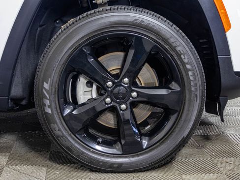 Used 2023 Jeep Grand Cherokee L Laredo image 57