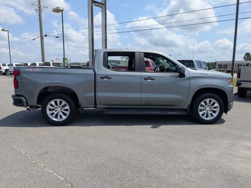 Used 2020 Chevrolet Silverado 1500 Custom w/ Custom Value Package AWD/4WD image 3