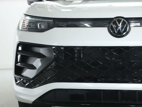 Certified 2026 Volkswagen Tiguan SE R-Line FWD image 6