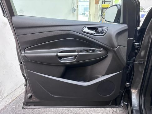 Used 2017 Ford Escape SE w/ Equipment Group 201A AWD/4WD image 19