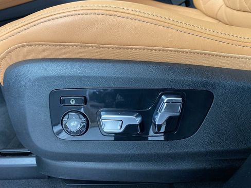 Used 2026 BMW X7 xDrive40i w/ Premium Package image 10