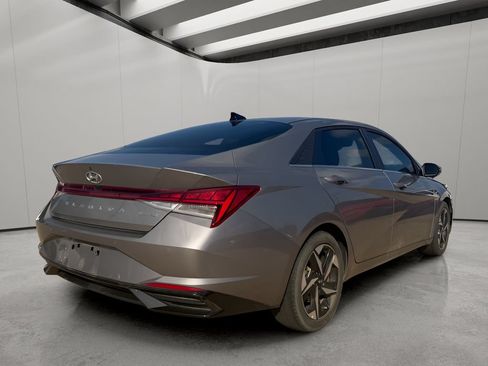 Used 2023 Hyundai Elantra Limited FWD image 6