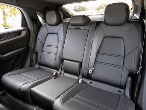 Certified 2026 Porsche Cayenne Coupe AWD/4WD image 29