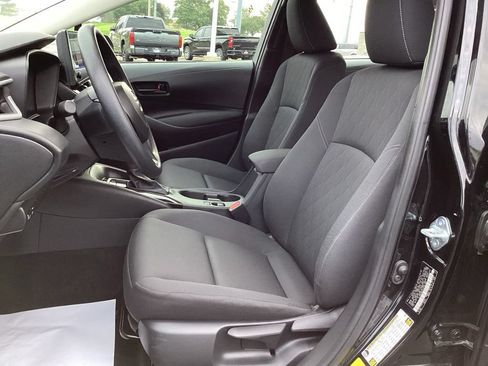 Used 2025 Toyota Corolla LE FWD image 12
