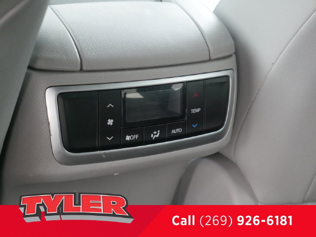 Used 2017 Toyota Highlander XLE AWD/4WD image 42