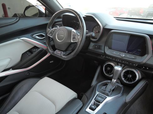 Used 2019 Chevrolet Camaro SS image 9