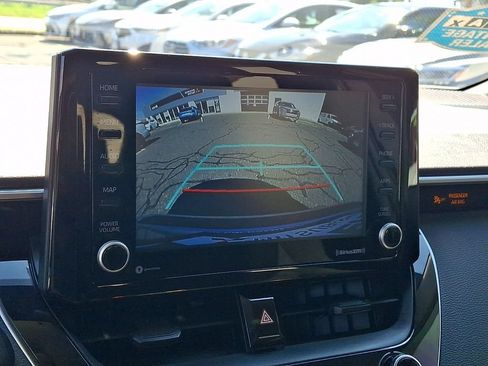 Used 2022 Toyota Corolla LE FWD image 17