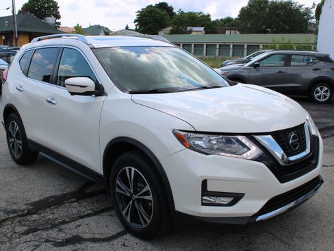 Used 2019 Nissan Rogue SV w/ Sun & Sound Touring Package AWD/4WD image 9