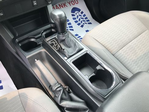 Used 2018 Toyota Tacoma SR w/ SR Convenience Package RWD image 19