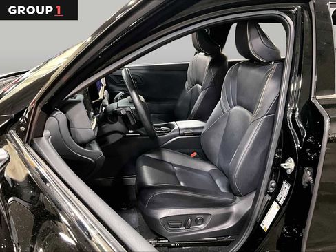 Certified 2025 Toyota Crown Signia AWD/4WD image 8