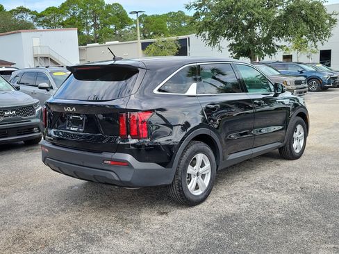 Certified 2023 Kia Sorento LX FWD image 6