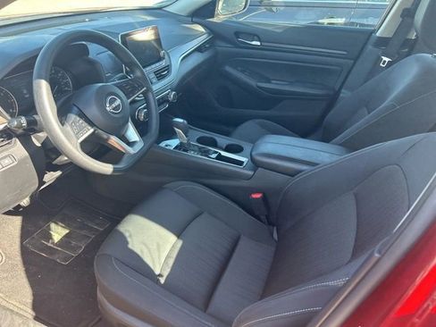 Used 2025 Nissan Altima 2.5 SV image 15