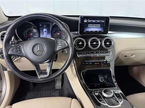 Used 2019 Mercedes-Benz GLC 300 4MATIC image 3