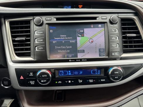 Used 2019 Toyota Highlander XLE image 21