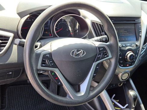 Used 2016 Hyundai Veloster FWD image 10