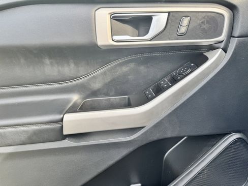 Used 2022 Ford Explorer XLT image 17