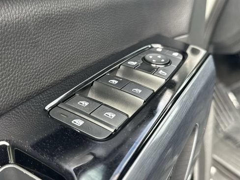 Used 2025 Nissan Pathfinder SL FWD image 23