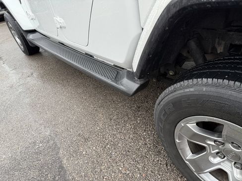 Used 2020 Jeep Gladiator Overland AWD/4WD image 16