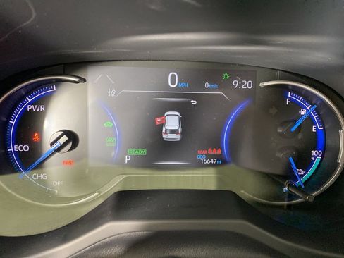 Used 2023 Toyota RAV4 SE image 14