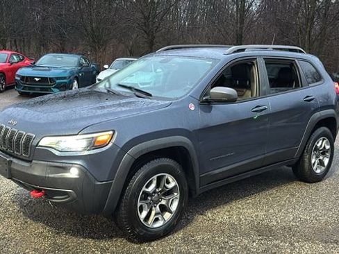 Used 2019 Jeep Cherokee Trailhawk w/ Cold Weather Group image 2