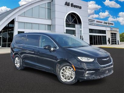 New 2026 Chrysler Pacifica Limited w/ Trailer Tow Group