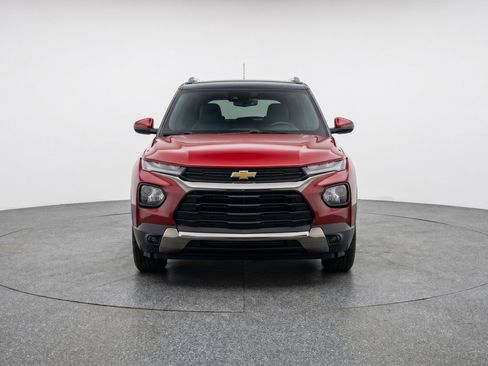 Used 2025 Chevrolet TrailBlazer LT FWD image 2