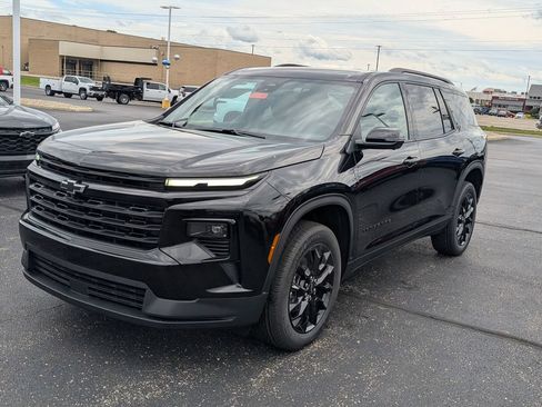 New 2026 Chevrolet Traverse LT w/ Midnight/Sport Edition AWD/4WD image 3