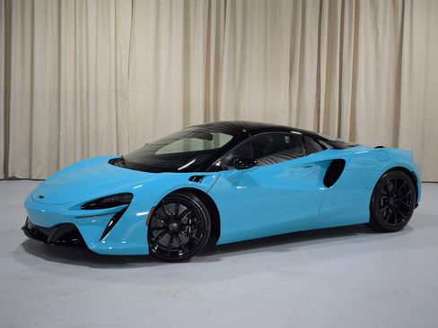 New 2025 McLaren Artura Spider image 1