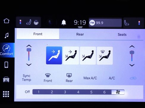 Used 2022 Chrysler Voyager LX image 17