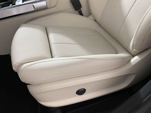 Used 2025 Mercedes-Benz GLB 250 4MATIC image 12