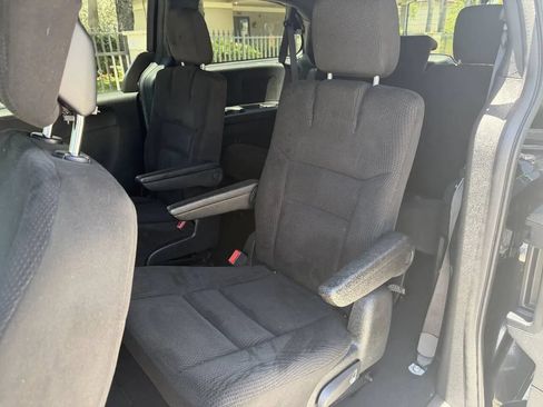 Used 2015 Dodge Grand Caravan SXT w/ Blacktop Package FWD image 17