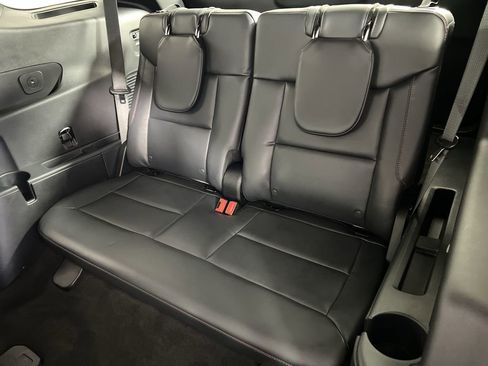 Used 2026 Ford Explorer ST-Line w/ ST-Line Street Pack image 23